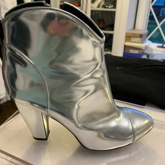 Burberry!! Limited Edition - Picture 2 of 10